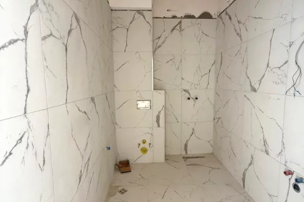 Shtepi ne shitje Apartament ne Tirane, 2+1, Mobilimi Bosh, pa mobiluar, Pagesa 240,000  Euro.