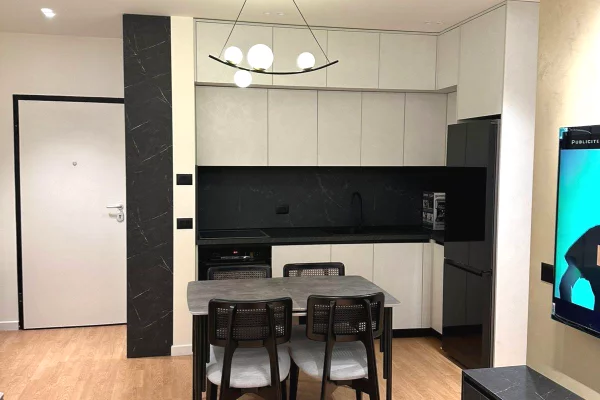 Shtepi ne shitje Apartament ne Tirane, 2+1, Mobilimi E mobiluar, Pagesa 245,000  Euro.
