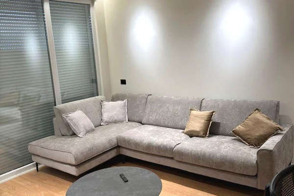 Shtepi ne shitje Apartament ne Tirane, 2+1, Mobilimi E mobiluar, Pagesa 245,000  Euro.