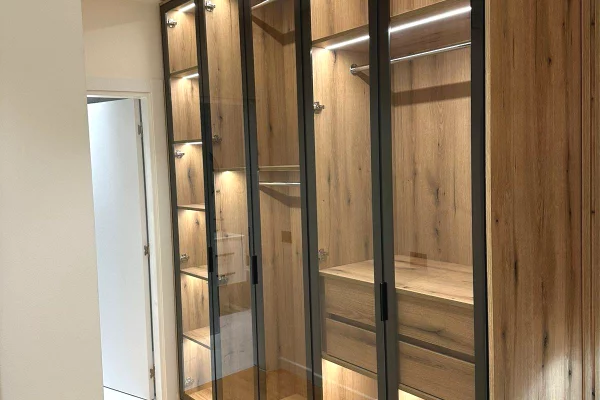 Shtepi ne shitje Apartament ne Tirane, 2+1, Mobilimi E mobiluar, Pagesa 245,000  Euro.