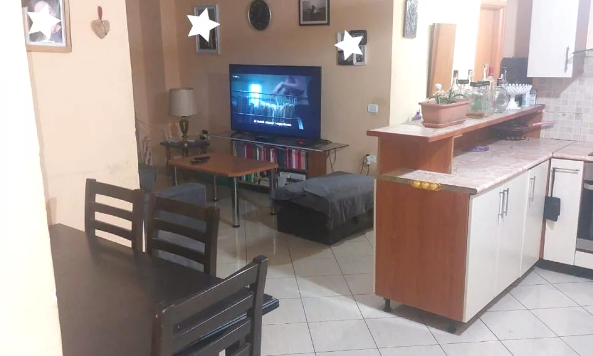 Shtepi ne shitje Apartament ne Tirane, 2+1, Mobilimi E mobiluar, Pagesa 150,000  Euro.