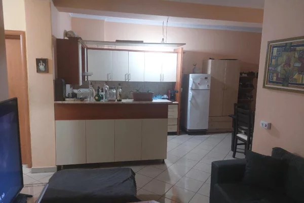 Shtepi ne shitje Apartament ne Tirane, 2+1, Mobilimi E mobiluar, Pagesa 150,000  Euro.