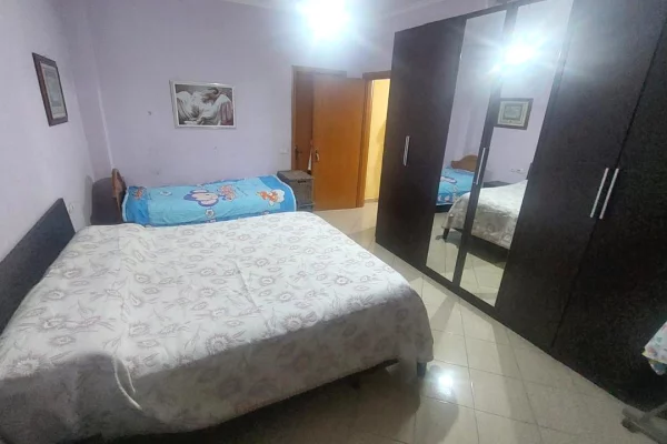 Shtepi ne shitje Apartament ne Tirane, 2+1, Mobilimi E mobiluar, Pagesa 150,000  Euro.