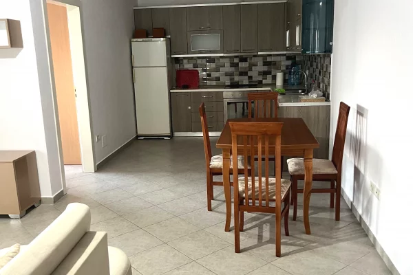 Shtepi me qera Apartament ne Tirane, 2+1, Mobilimi E mobiluar, Pagesa 50,000  Leke.