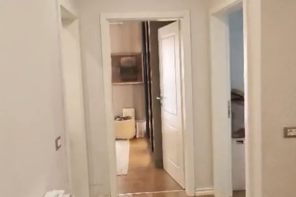 Shtepi ne shitje Apartament ne Tirane, 2+1, Mobilimi E mobiluar, Pagesa 225,000  Euro.