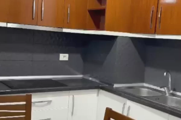 Shtepi me qera Apartament ne Tirane, 2+1, Mobilimi E mobiluar, Pagesa 55,000  Leke.