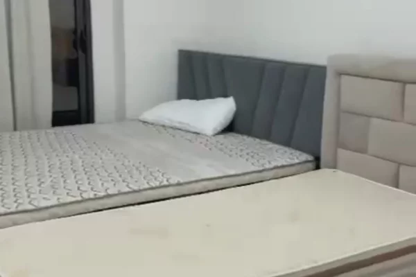 Shtepi me qera Apartament ne Tirane, 2+1, Mobilimi E mobiluar, Pagesa 55,000  Leke.