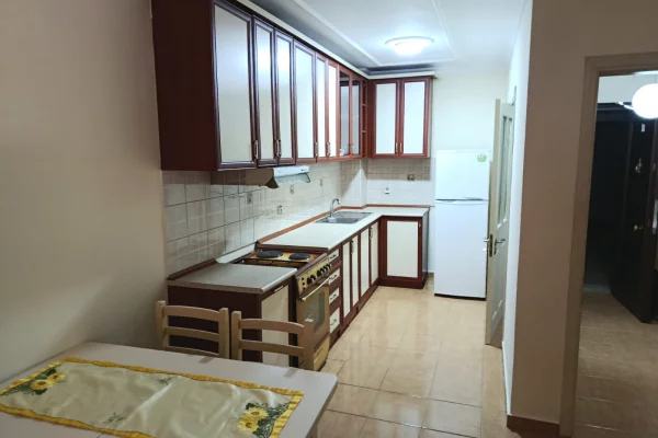 Shtepi me qera Apartament ne Tirane, 1+1, Mobilimi E mobiluar, Pagesa 450  Euro.