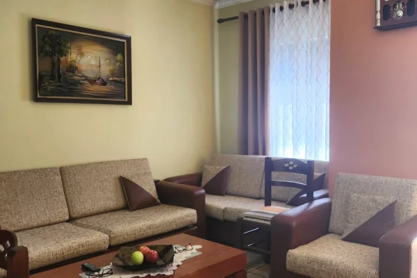 Shtepi me qera 1+1 ne Tirane - 45,000 Leke