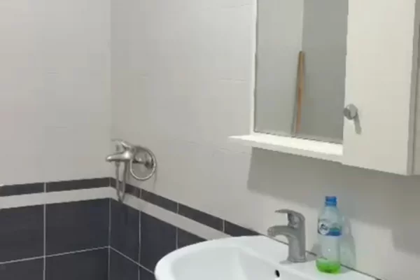 Shtepi ne shitje Apartament ne Tirane, 2+1, Mobilimi E mobiluar, Pagesa 185,000  Euro.