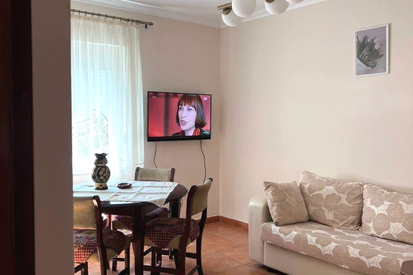 Shtepi me qera 2+1 ne Tirane - 65,000 Leke