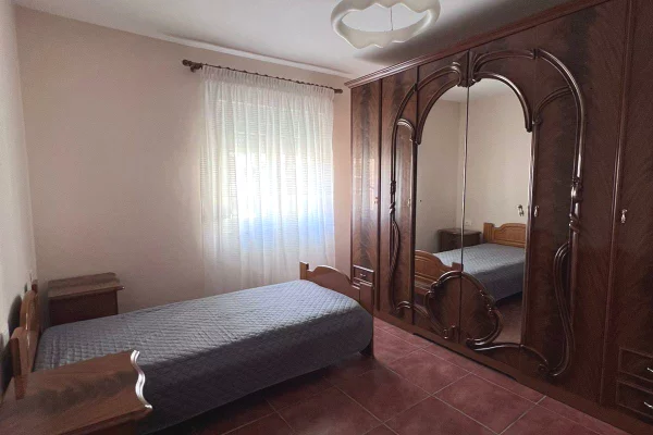Shtepi me qera Apartament ne Tirane, 2+1, Mobilimi E mobiluar, Pagesa 65,000  Leke.