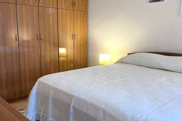 Shtepi me qera Apartament ne Tirane, 2+1, Mobilimi E mobiluar, Pagesa 65,000  Leke.