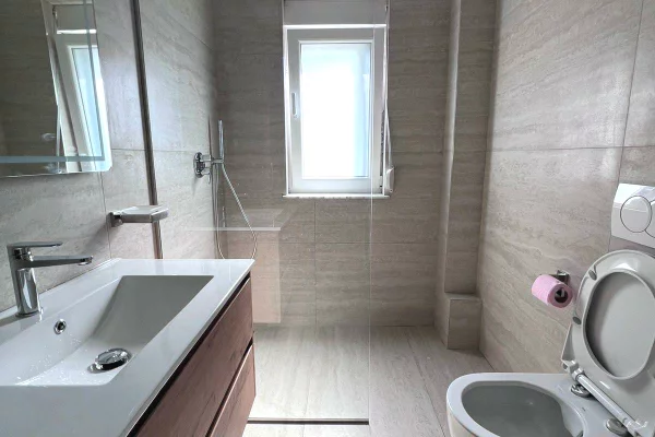 Shtepi me qera Apartament ne Tirane, 2+1, Mobilimi E mobiluar, Pagesa 65,000  Leke.