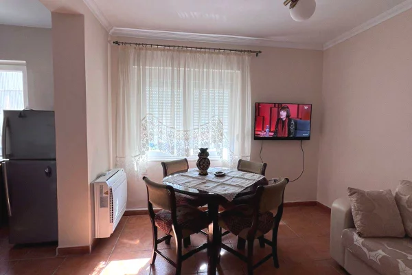 Shtepi me qera Apartament ne Tirane, 2+1, Mobilimi E mobiluar, Pagesa 65,000  Leke.