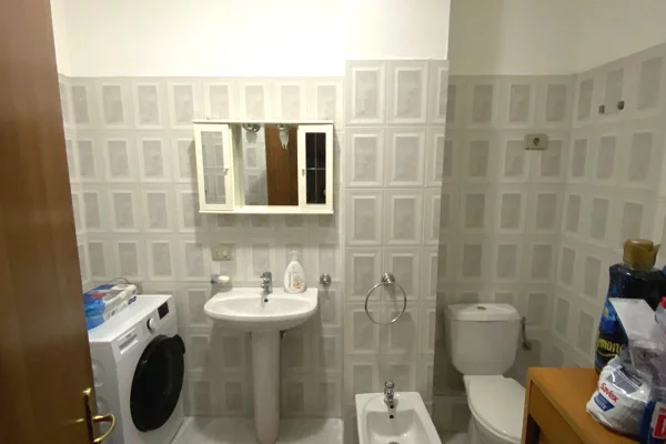 Shtepi ne shitje Apartament ne Tirane, 2+1, Mobilimi E mobiluar, Pagesa 269,000  Euro.