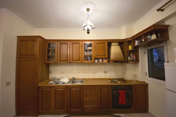 Shtepi ne shitje Apartament ne Tirane, 2+1, Mobilimi E mobiluar, Pagesa 269,000  Euro.