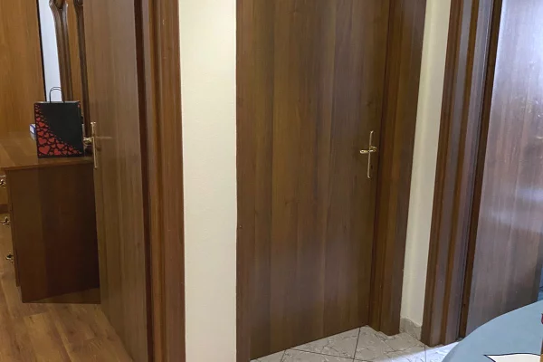 Shtepi ne shitje Apartament ne Tirane, 2+1, Mobilimi E mobiluar, Pagesa 269,000  Euro.