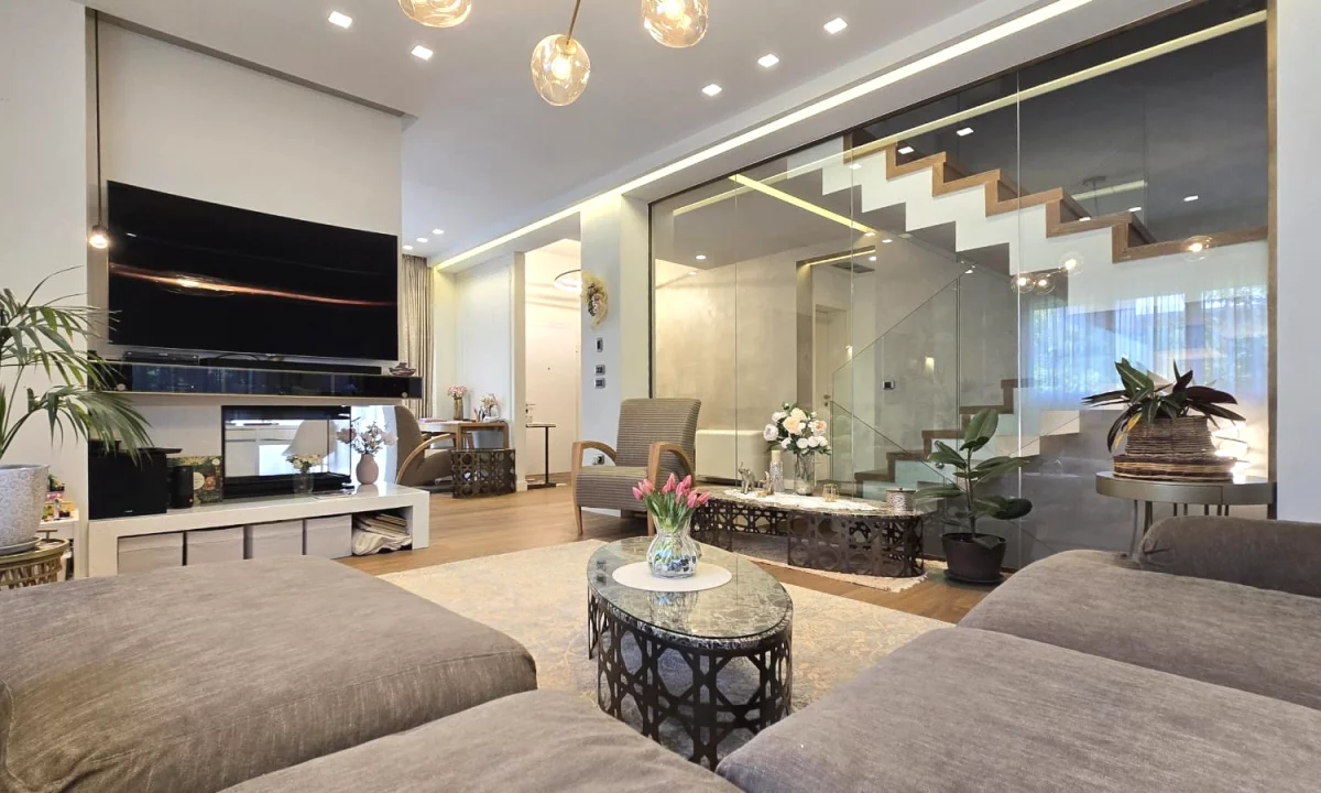 Shtepi ne shitje Apartament ne Tirane, 5+1, Mobilimi E mobiluar, Pagesa 900,000  Euro.