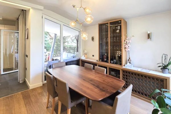 Shtepi ne shitje Apartament ne Tirane, 5+1, Mobilimi E mobiluar, Pagesa 900,000  Euro.