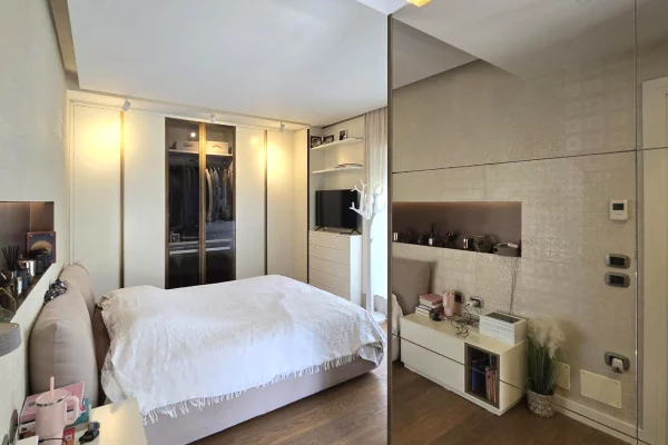 Shtepi ne shitje Apartament ne Tirane, 5+1, Mobilimi E mobiluar, Pagesa 900,000  Euro.