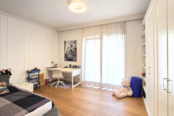 Shtepi ne shitje Apartament ne Tirane, 5+1, Mobilimi E mobiluar, Pagesa 900,000  Euro.