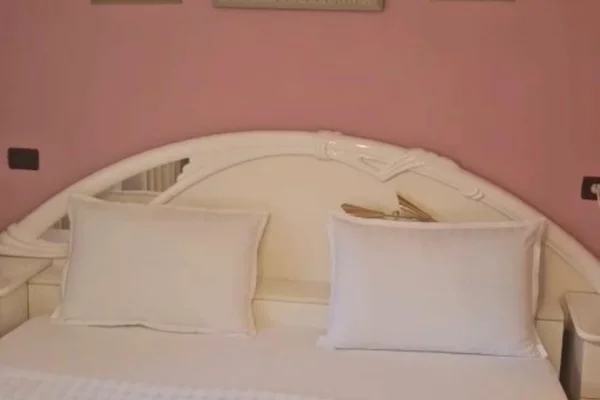 Shtepi me qera Apartament ne Tirane, 2+1, Mobilimi E mobiluar, Pagesa 65,000  Leke.