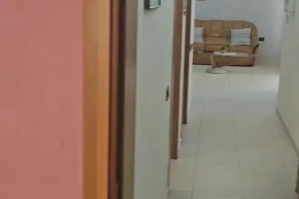 Shtepi me qera Apartament ne Tirane, 2+1, Mobilimi E mobiluar, Pagesa 65,000  Leke.