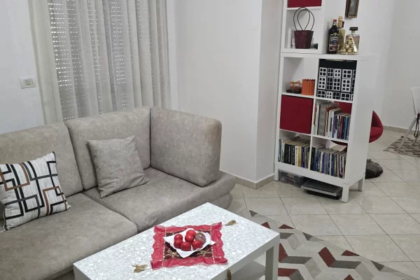 Shtepi me qera Apartament ne Tirane, 1+1, Mobilimi E mobiluar, Pagesa 35,000  Leke.