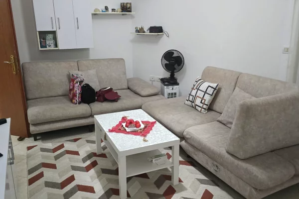 Jepet me qera apartament 1+1 ne Fresk te Rruga e Thesarit