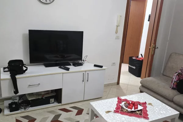 Shtepi me qera Apartament ne Tirane, 1+1, Mobilimi E mobiluar, Pagesa 35,000  Leke.