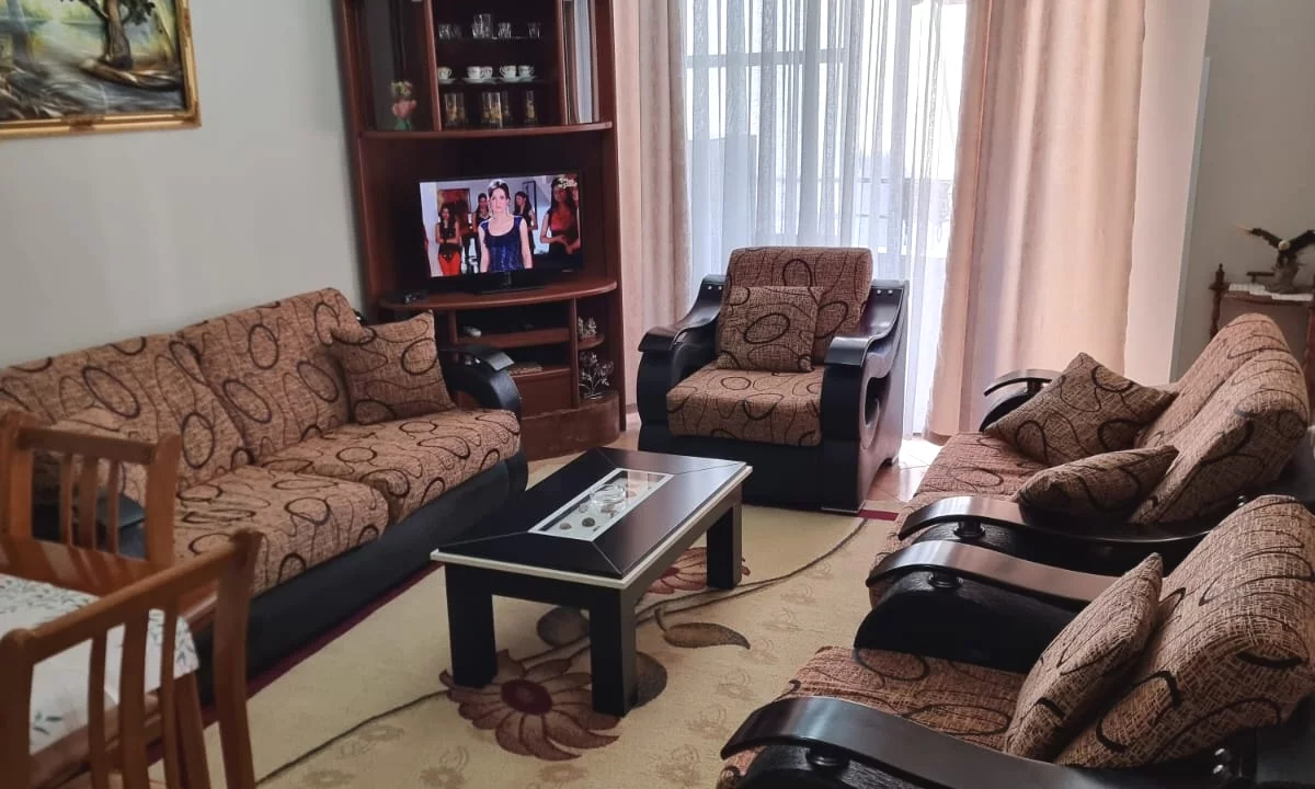 Shtepi me qera Apartament ne Tirane, 2+1, Mobilimi E mobiluar, Pagesa 500  Euro.