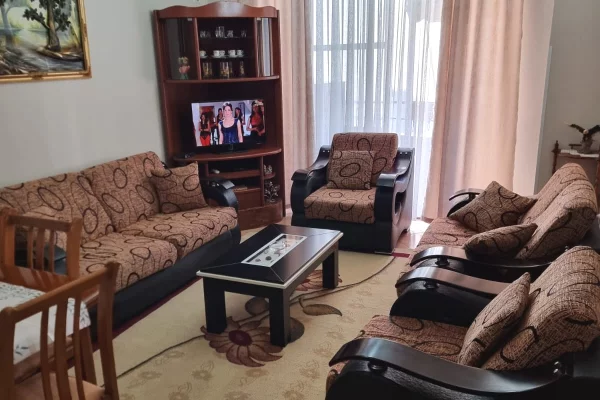 Jepet Apartament 2+1 me qera  ne Yzberisht