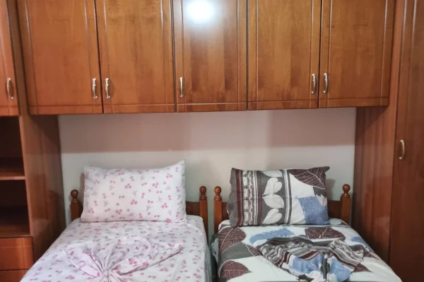 Shtepi me qera Apartament ne Tirane, 2+1, Mobilimi E mobiluar, Pagesa 500  Euro.