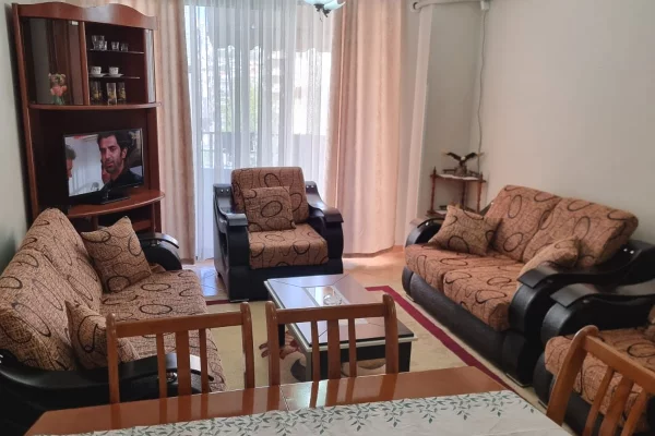 Shtepi me qera Apartament ne Tirane, 2+1, Mobilimi E mobiluar, Pagesa 500  Euro.
