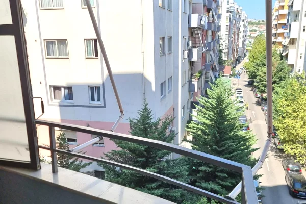 Shtepi me qera Apartament ne Tirane, 2+1, Mobilimi E mobiluar, Pagesa 500  Euro.