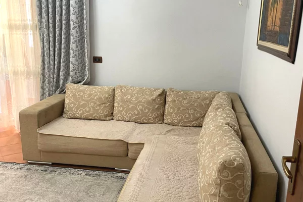 Apartament 1+1 me qera ne Qender te Tiranes, tek Xhamia e Tabakeve.