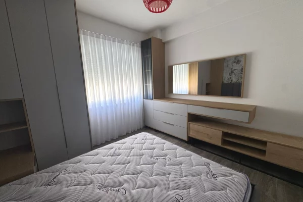 Shtepi me qera Apartament ne Tirane, 2+1, Mobilimi E mobiluar, Pagesa 75,000  Leke.