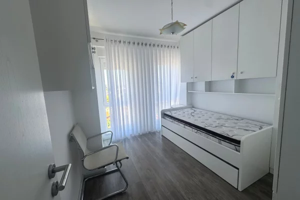 Shtepi me qera Apartament ne Tirane, 2+1, Mobilimi E mobiluar, Pagesa 75,000  Leke.