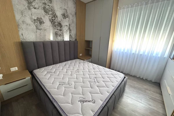 Shtepi me qera Apartament ne Tirane, 2+1, Mobilimi E mobiluar, Pagesa 75,000  Leke.