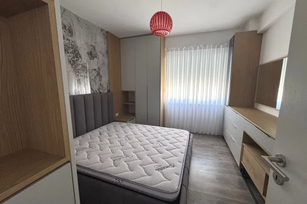 Shtepi me qera Apartament ne Tirane, 2+1, Mobilimi E mobiluar, Pagesa 75,000  Leke.