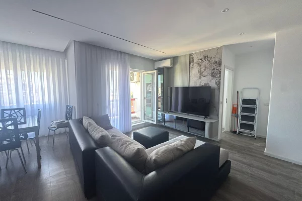 JEPET ME QIRA APARTAMENT 2+1 📍 Tek Kompleksi Kontakt, 21 Dhjetori