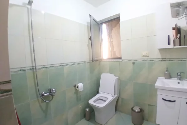 Shtepi me qera Apartament ne Tirane, 1+1, Mobilimi E mobiluar, Pagesa 50,000  Leke.