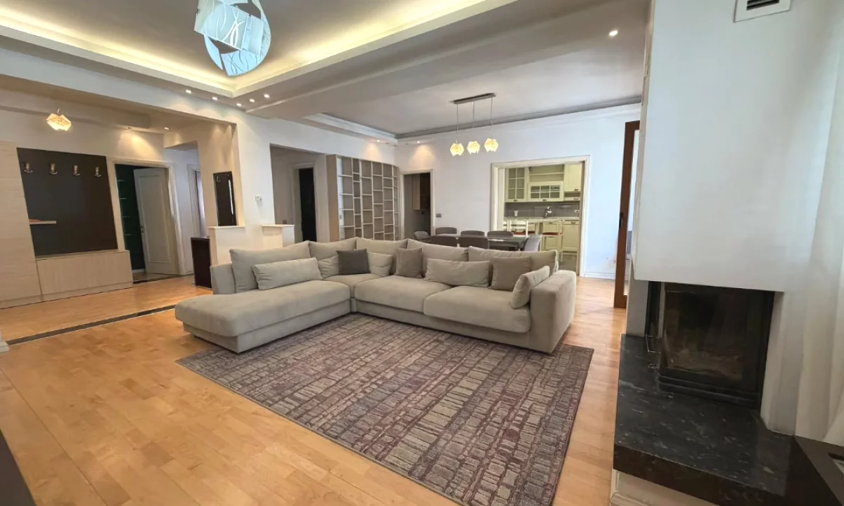Shtepi ne shitje Apartament ne Tirane, 2+1, Mobilimi E mobiluar, Pagesa 380,000  Euro.