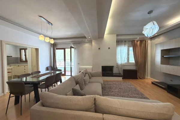 Shtepi ne shitje Apartament ne Tirane, 2+1, Mobilimi E mobiluar, Pagesa 380,000  Euro.