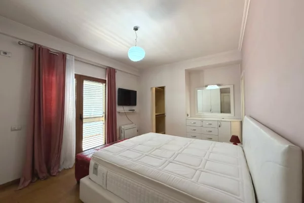 Shtepi ne shitje Apartament ne Tirane, 2+1, Mobilimi E mobiluar, Pagesa 380,000  Euro.
