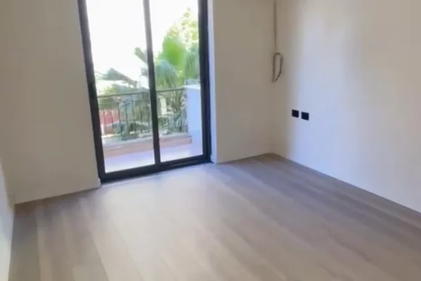 Ambient biznesi me qera 3+1 ne Tirane - 65,000 Leke