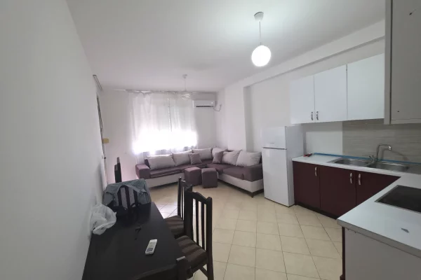 Shtepi me qera 1+1 ne Tirane - 42,000 Leke