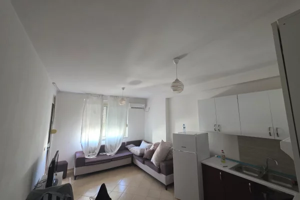 Shtepi me qera Apartament ne Tirane, 1+1, Mobilimi E mobiluar, Pagesa 42,000  Leke.