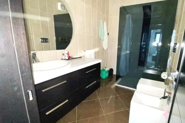 Shtepi ne shitje Apartament ne Tirane, 1+1, Mobilimi E mobiluar, Pagesa 210,000  Euro.